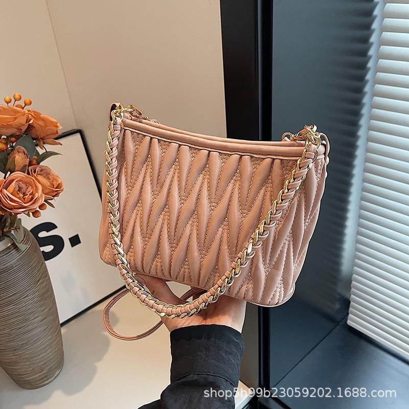 Autumn and winter high-end messenger small bag women's new pleated rhombus chain bucket bag shoulder handbag