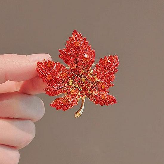 2024 Luxury Maple Leaf Brooch - Elegant Women's Coat Accessory & Corsage Pin