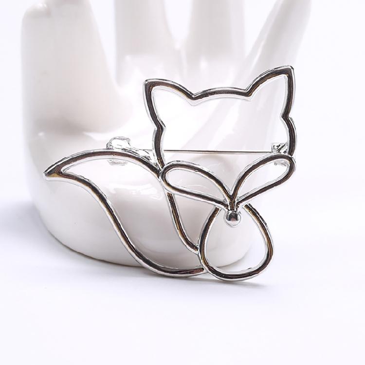 Stylish Hollow Foxes Brooch Pin Casual Brooches Alloy Texture Suitable for Women Casual and Formal Wear Various Occcasion