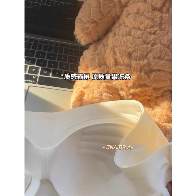 Seamless Wireless Push Up Gathering Invisible Bra For Women