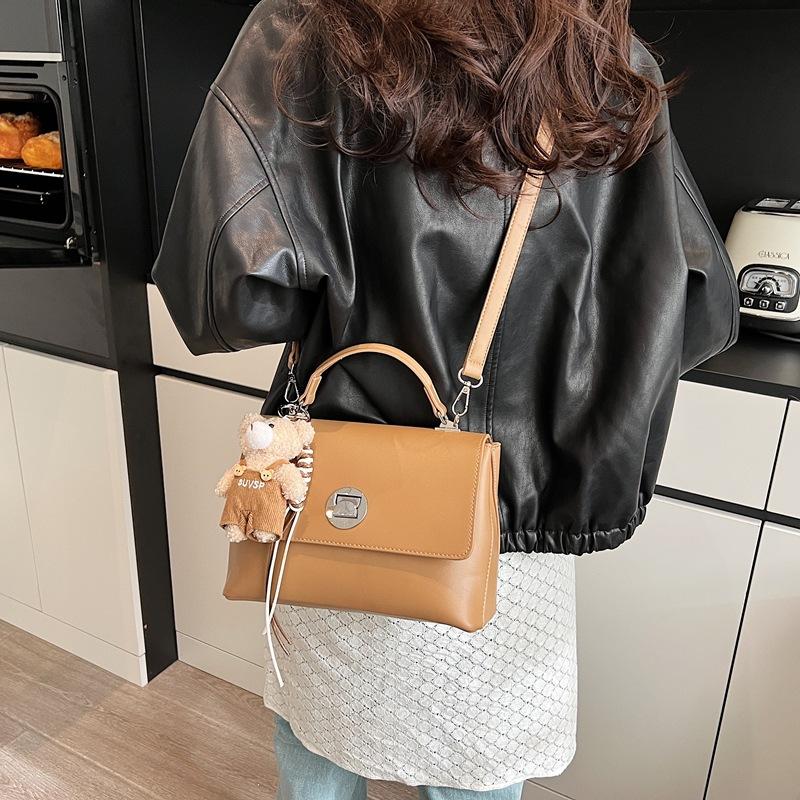 

Retro portable small square bag women s new fashion versatile shoulder messenger bag simple messenger bag