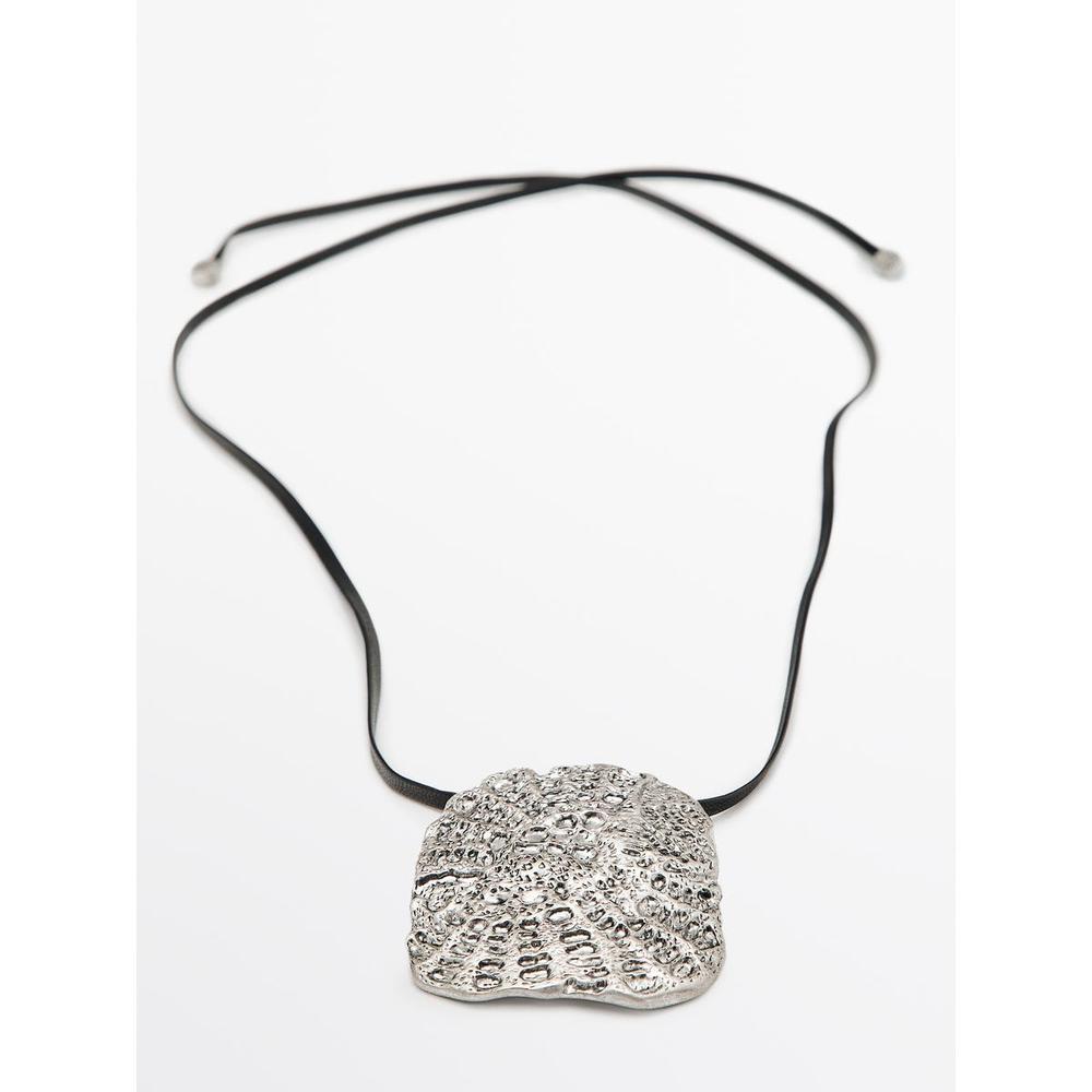 Textured Medallion Necklace 04602613808