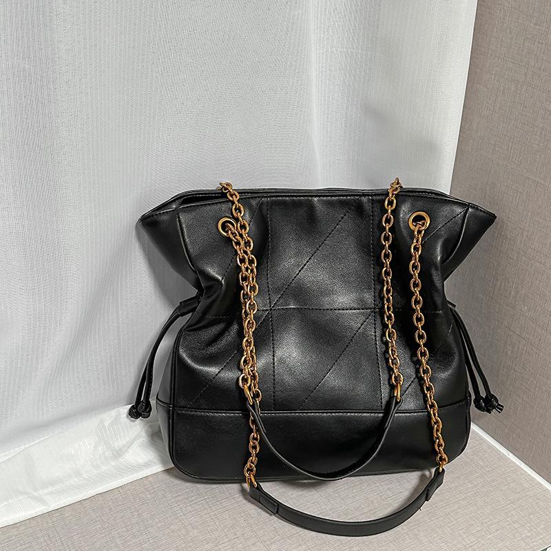 New retro bucket bag, diamond chain, large-capacity commuting, fashionable and simple single shoulder messenger women's bag