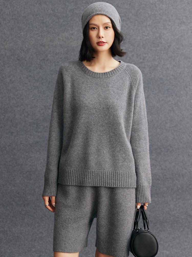 Women's Cashmere Raglan Sleeve Sweater - Winter 2026 New Arrival, Round Neck, Gentle Style, Loose Fit, Slimming Warm Base Layer.