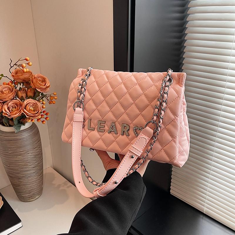 

Модная простая сумка-маленький квадрат с цепочкой в виде кольца-сетки, тренд мягких тканей для комфортной носки.