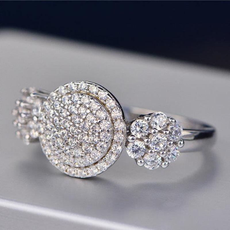 Anello Cristallo Squisito Rotondo a Forma di Fiore Intarsiato con Strass Zircone AAA CZ per Donna Festa Matrimonio Fidanzamento