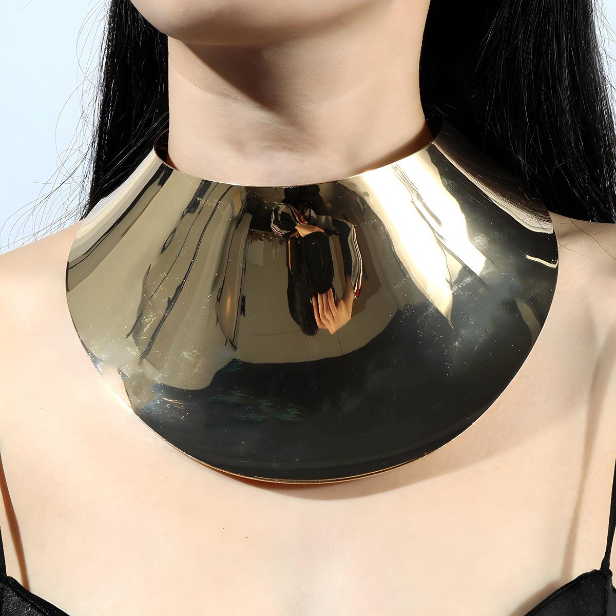 

Нишевая широкая версия металлической дуги гладкое ожерелье, легкая роскошная высококачественная персонализированная универсальная цепочка на шею