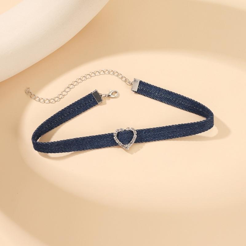Modische Choker-Halskette aus Denim-Stoff für Damen, verstellbare Schlüsselbeinkette, Strass-Anhänger, Halsketten-Accessoire