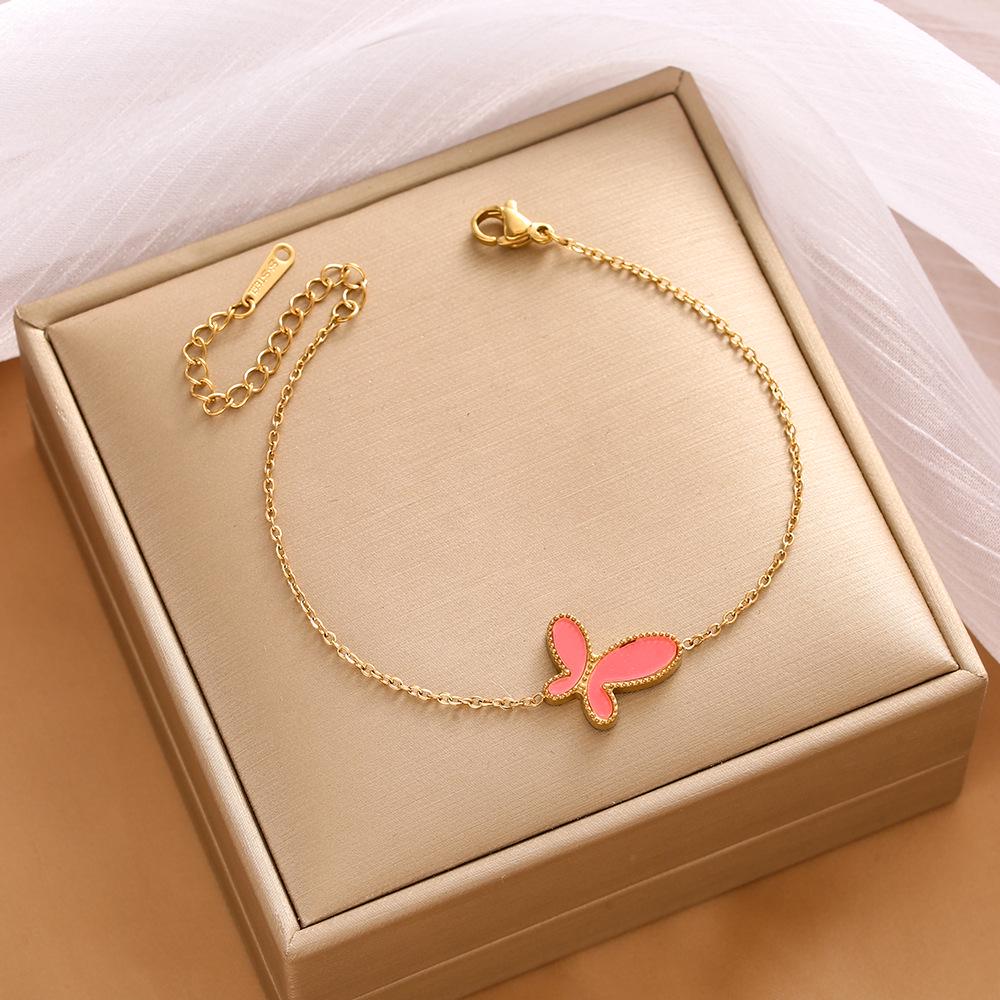 High-End Titanium Steel Four-Leaf Clover Bracelet with Shell Pendant – Durable, Fade-Resistant Design