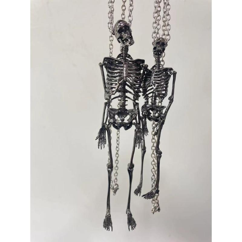 Edgy Skull Pendant Necklace Fashionable Skeleton Neckchain Street Culture Inspired Clavicle Chain for Trendsetters