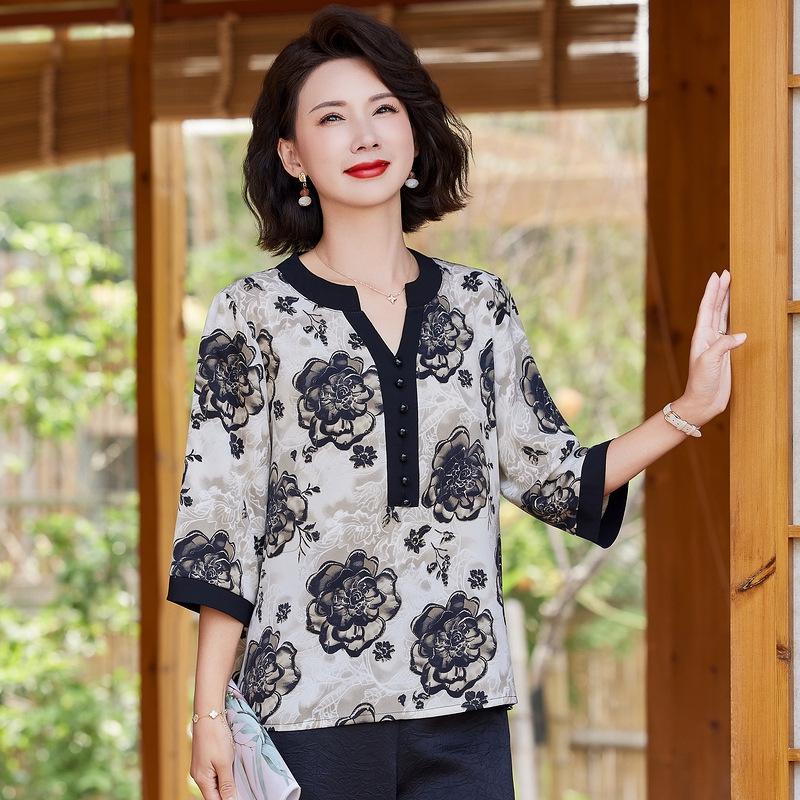 

Elegant Summer Short-Sleeve T-Shirt for Middle-Aged and Elderly Women - 2026 New Style 5XL (for 145-160 kg) чёрный