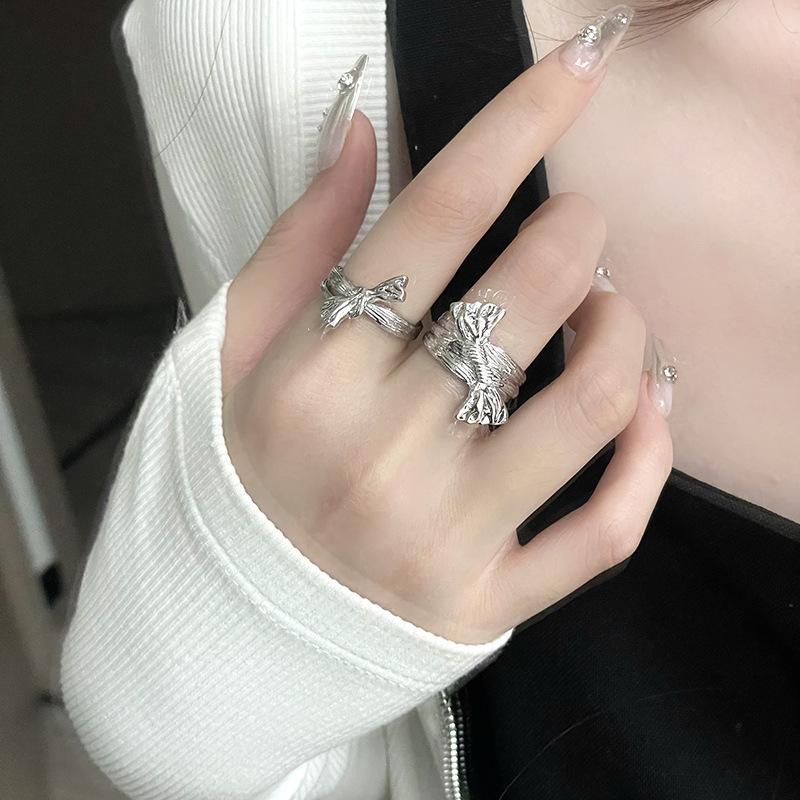 Nischendesign Unregelmäßiger Plissierter Bogen Bonbonring Damen Kaltwind Zeigefinger Offener Ring Fortgeschrittener Sinn