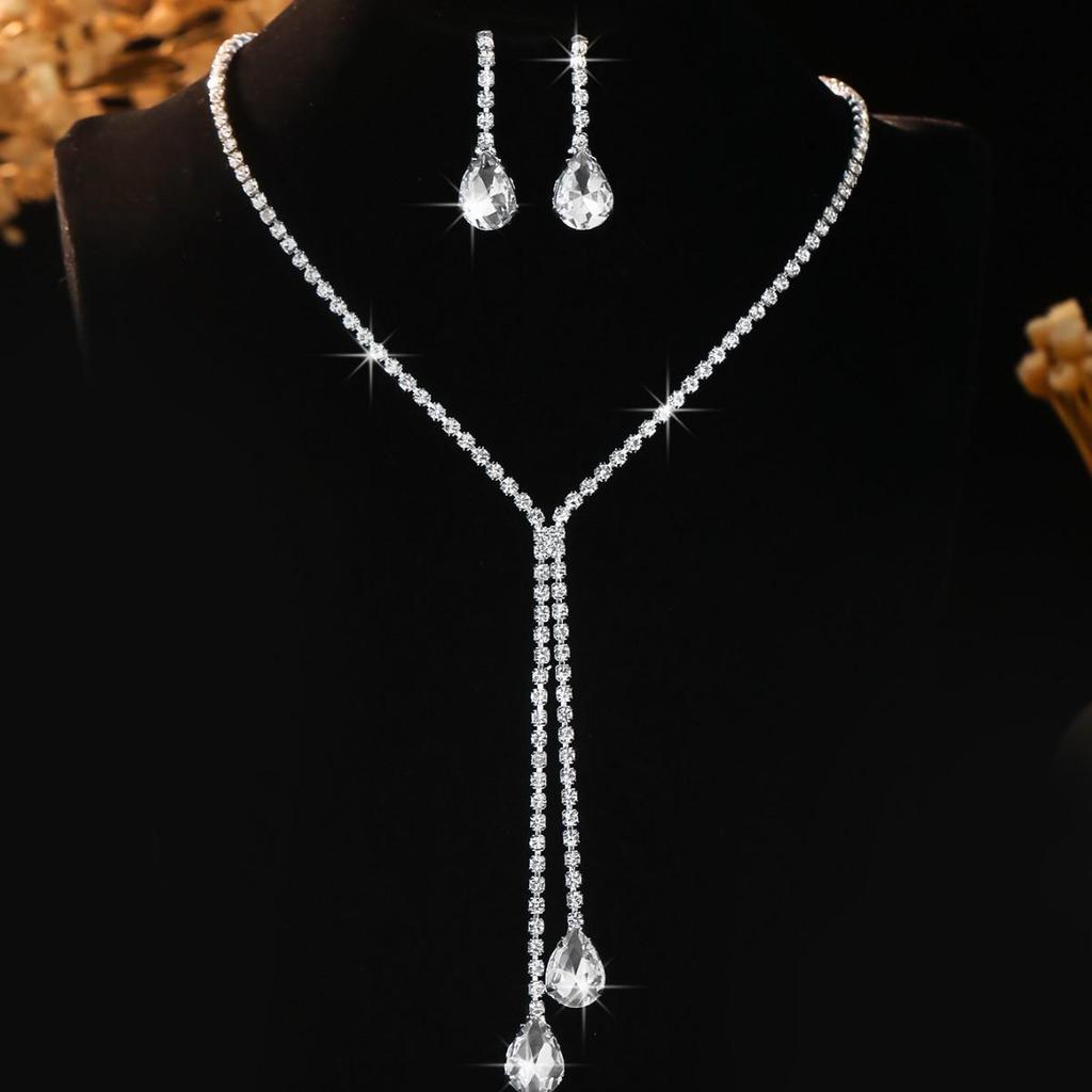 European Style Rhinestone Necklace: Elegant & Fashionable Jewelry for Women
