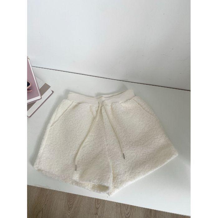 2025 Autumn/Winter Korean Style Women's Lambswool High-Waist Elastic Wide-Leg Slimming Shorts.