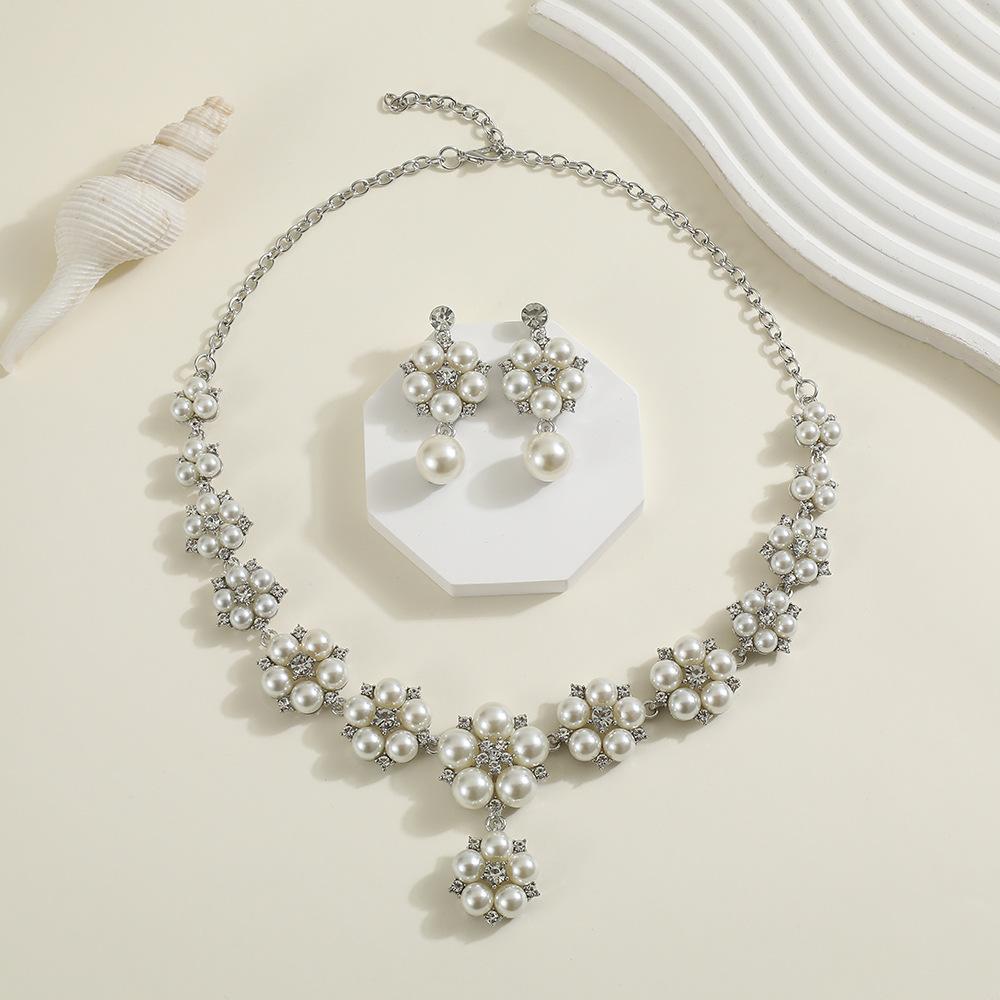 Manufacturer Wholesale European and American Pearl Necklace Earrings Two-piece Set Bride Retro High-end Design New