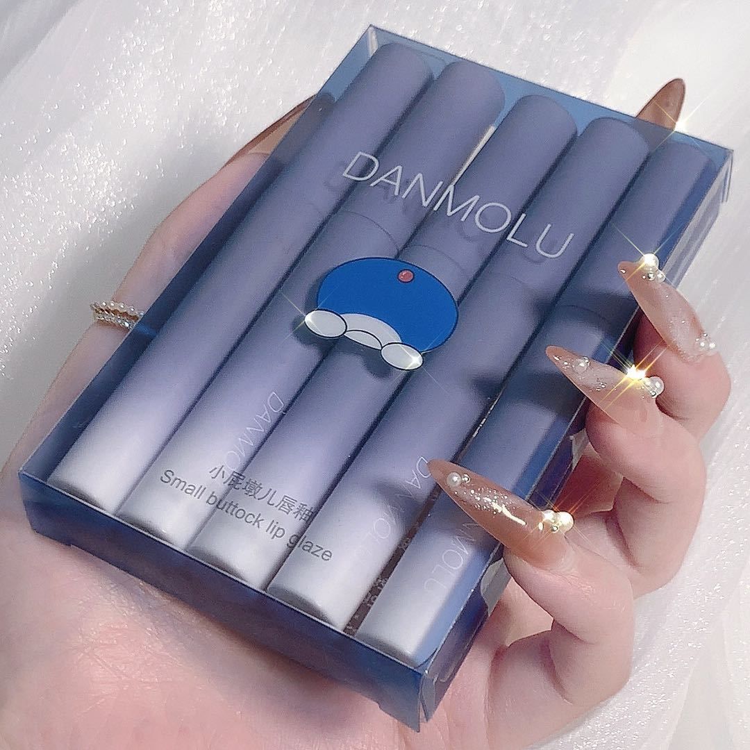 

Набор из 5 блесков для губ с матовым матовым бархатным блеском, который не легко выцветает и имеет стойкий красный блеск для губ фиксированного цвета 5pcs/1set