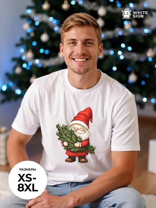 Oversized Christmas T-shirt: Gnome with Spruce Branches S