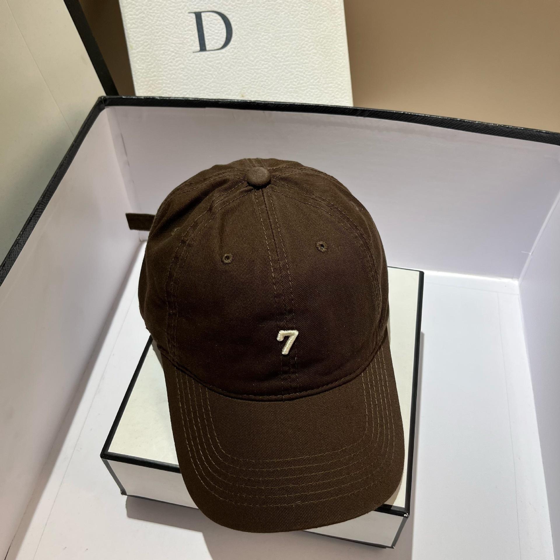 

Star Yang Mi With 7 Characters Embroidered Baseball Cap Ins Breathable Cotton Face Small Large Version Casual Cap Women Adjustable темно-коричневого кольору