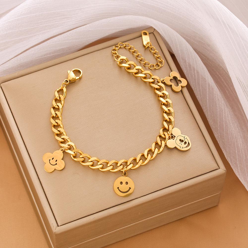 High-End Titanium Steel Four-Leaf Clover Bracelet with Shell Pendant – Durable, Fade-Resistant Design