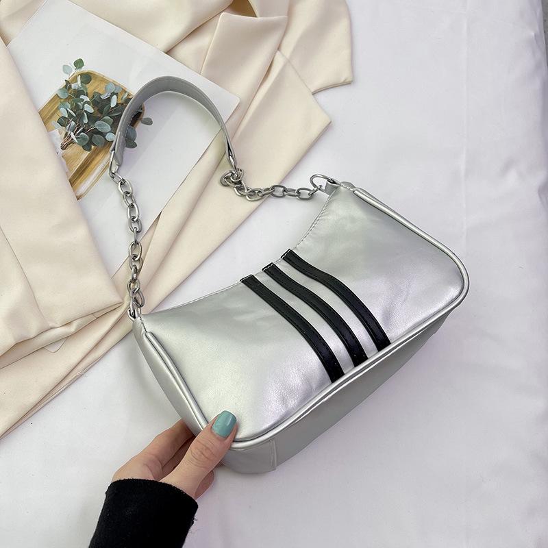 2023 Autumn Korean Style Girlish Heart Shoulder Bag: Niche Baguette Chain Design