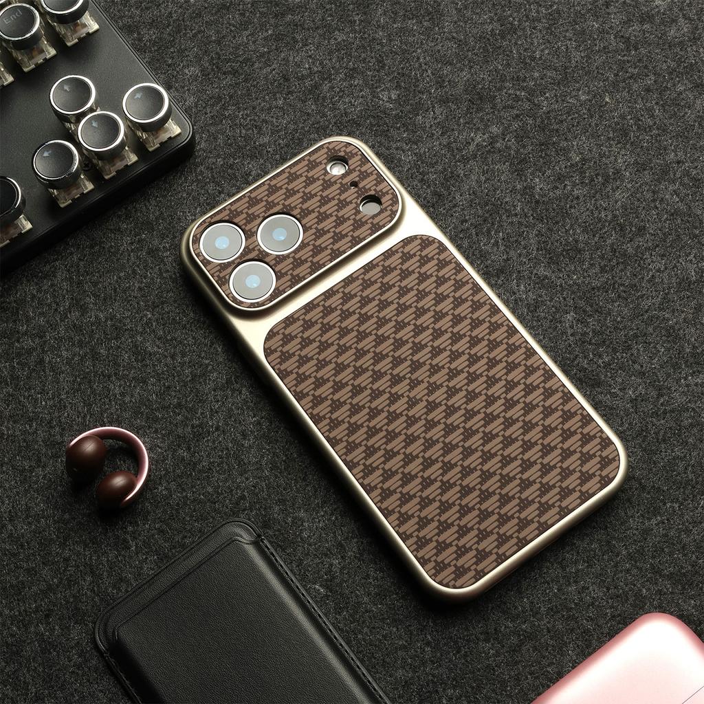 Luxusní nárazuvzdorný kryt na telefon s texturou uhlíkových vláken a Kevlaru Pro iPhone 17 Air 16 15 14 13 Pro Max Trojúhelníkový vzor Brnění Pevný kryt