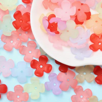 Modny unisex akrylowy 4-płatkowy kwiat matowe materiały Floret gniazdo moda 15mm ręcznie robiona ciepła kolorowa bransoletka naszyjnik 100 sztuk koraliki