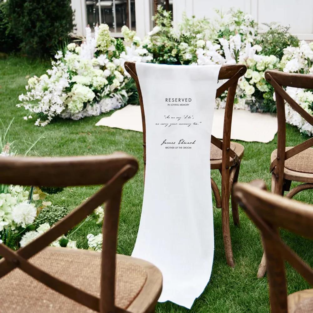 Personalisiertes Liebevolle Erinnerung Hochzeits Schild Weißes Leinen Stuhlbanner Hochzeitsgangschild Gedenkzeremonie Dekor Brautparty