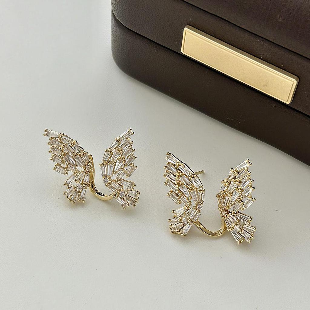 Elegant Zircon Butterfly Earrings for Women - High-End, Versatile Design for a Face-Slimming Look.