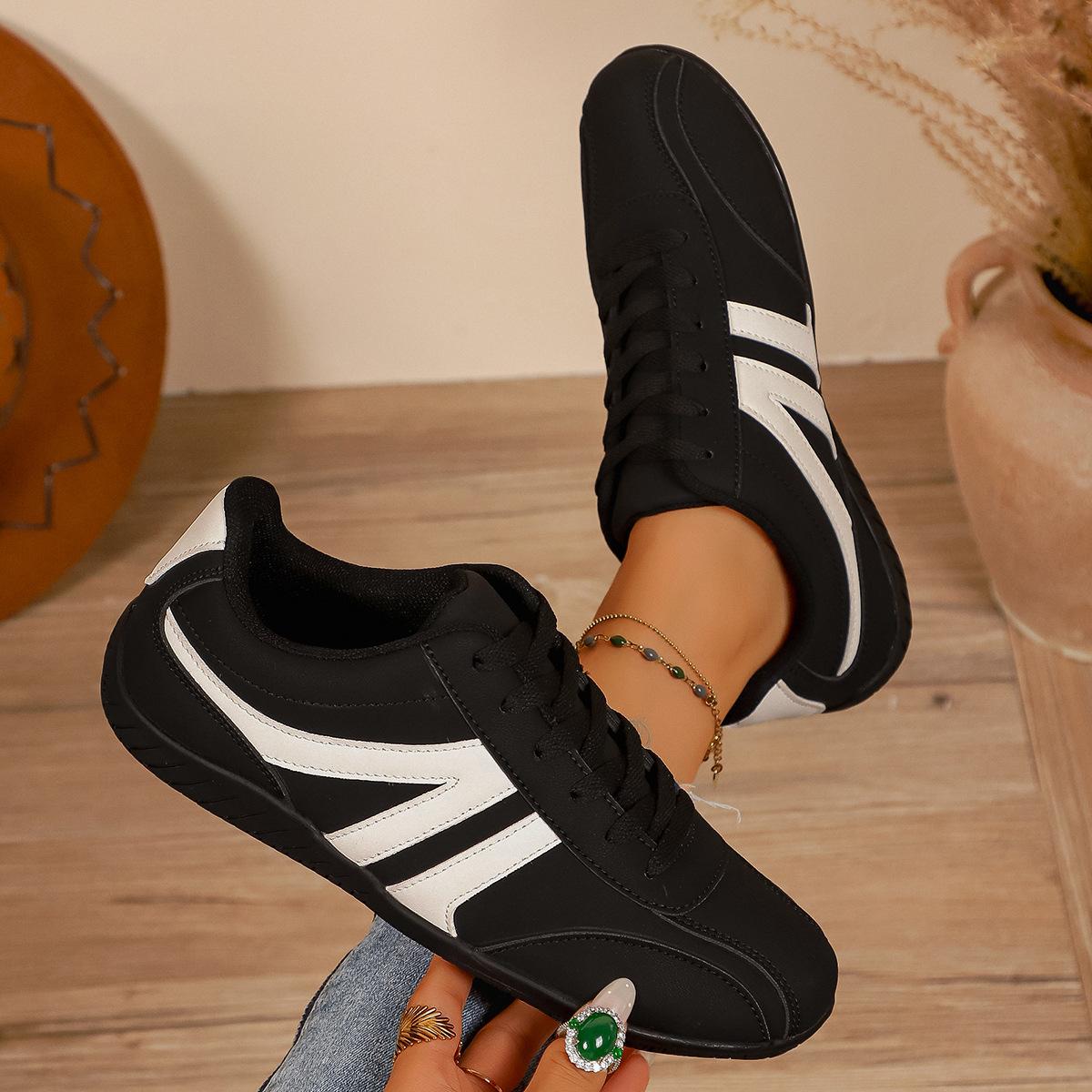 

2025 autumn new large size round head retro casual versatile flat bottom foreign trade casual shoes 36