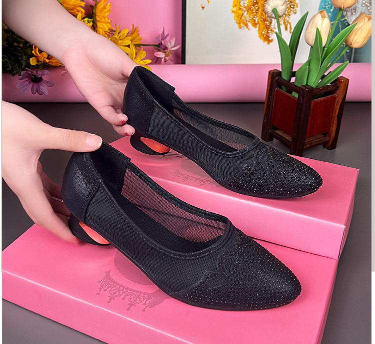 

Сетчатые универсальные туфли на толстом каблуке с вырезами, женские, 2025 лето, новые, на среднем каблуке, сетчатые одинарные туфли, женские, со стразами, дышащие, с мелким вырезом 40 чёрный