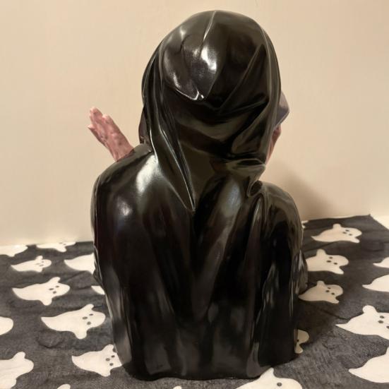 Screaming Ghost Figurine Halloween Ghost Face Statue Collectible Resin Horror Character Ornament for Mantel Cabinet Decoration