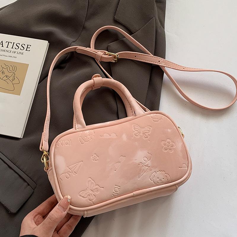 Early spring new fashion graffiti embossed matte texture portable pillow bag versatile Korean version casual commuter messenger bag