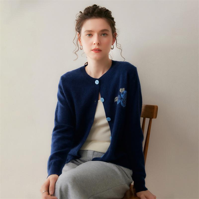 Women's Blueberry Embroidered Cashmere Cardigan, Autumn/Winter 2026 Edition, Round Neck, Short Jacket in Gentle Style