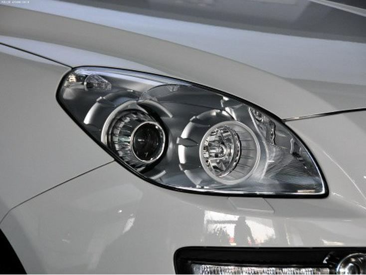 Luxgen Big 7 (2011-2014) Headlight Cover: Transparent Shell Mask