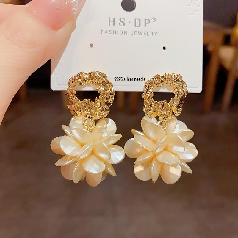 

French Vintage Inspired S925 Silver Petal Earrings - Unique and Luxurious Design