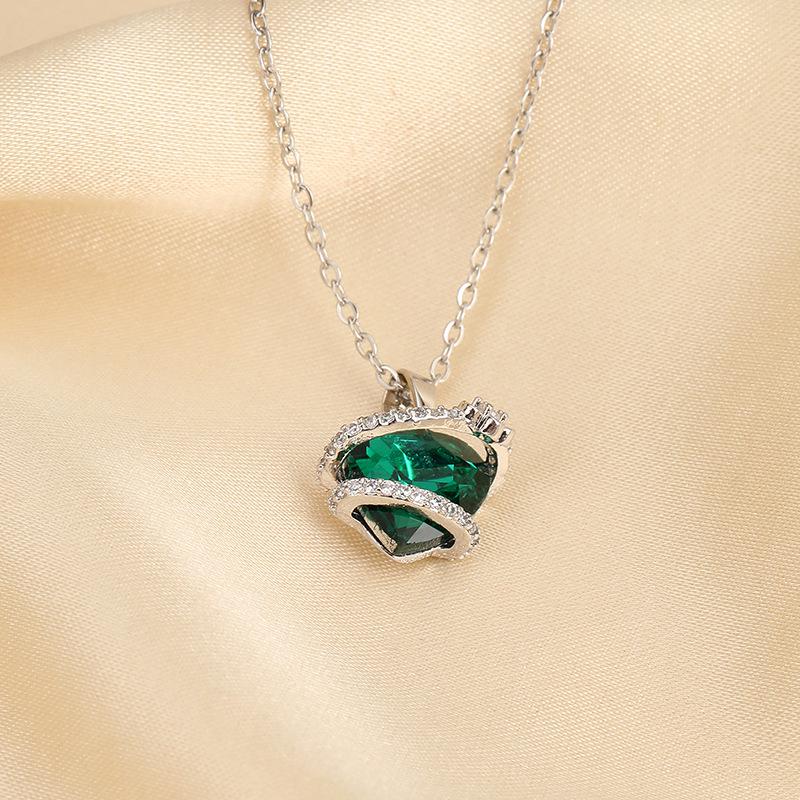 Titanium Steel Non-fading Necklace - European & American Style, Light Luxury, Versatile Korean Fashion, Perfect for Women and Girlfriend Gifts.