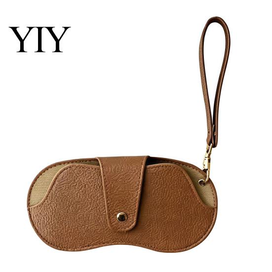 Compact Glasses Storage Bag Sunglasses Pouch, Imitation Leather Hanging Case Durable Eyeglass Holder with Carabiner, Portable Eyeglasses for