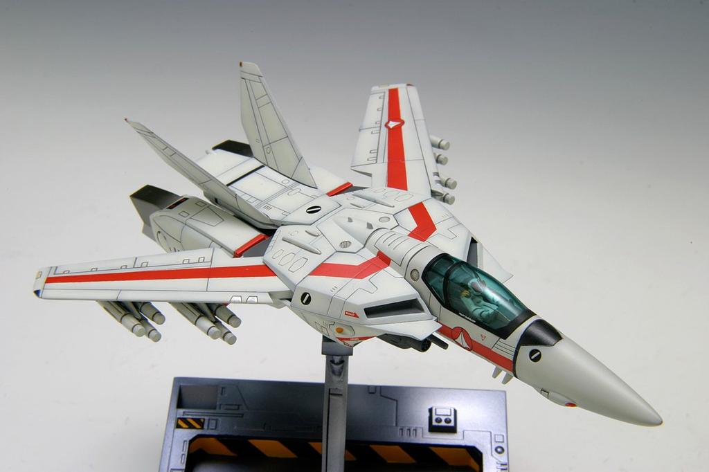 WAVE Super Dimension Fortress Macross Fighter Hikaru Unit 1/100 VF-1J Ichijo's