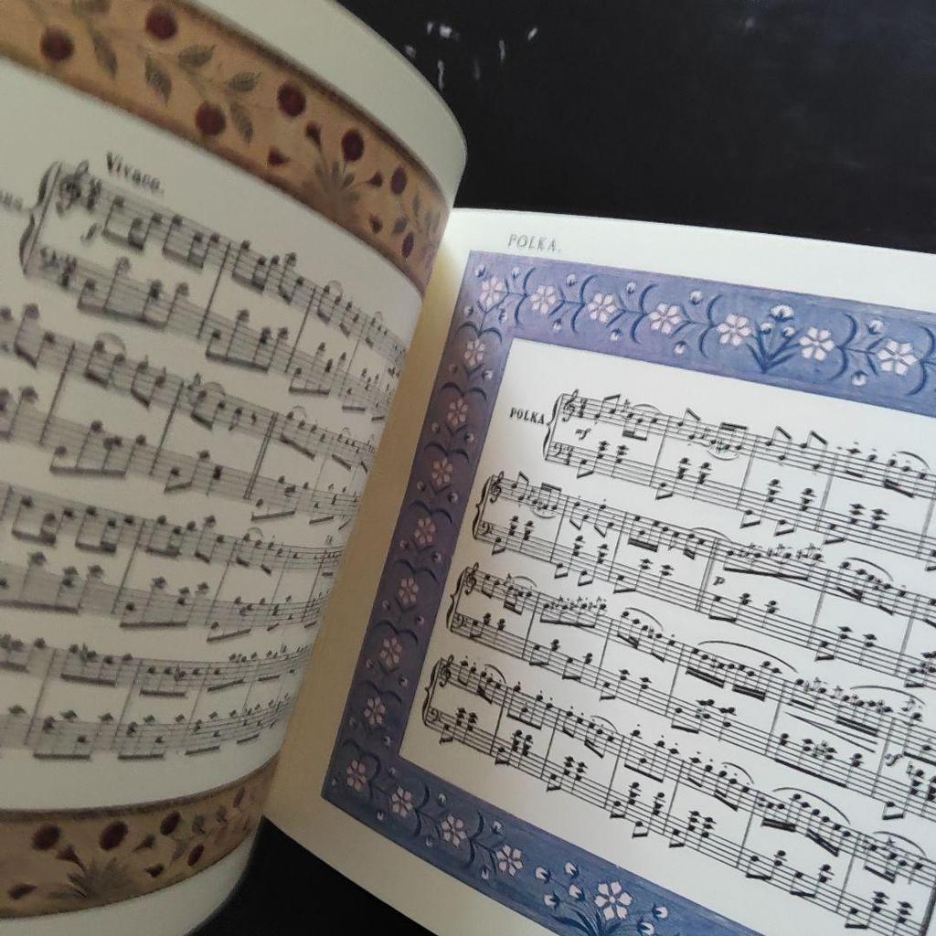 [USED] Vieilles Chansons and Rondes Small Music Score Picture Book France