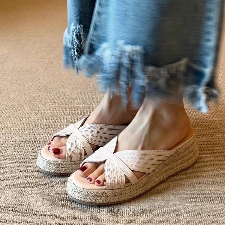 5Cm~ Fashion Splicing Hollow Straw Woven Wedge Sandals Simple and Versatile Casual Wear Open-toed Thick-soled Cool Slippers