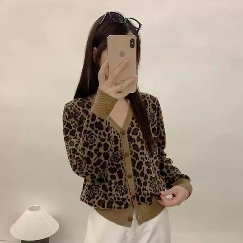 Women's Wool Leopard Print V-Neck Cardigan - Thickened for Autumn & Winter, Stylish & Versatile Slimming Design