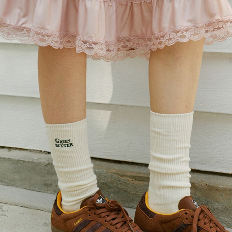 GREENBUTTER Needlework Mid-calf Socks (Green)