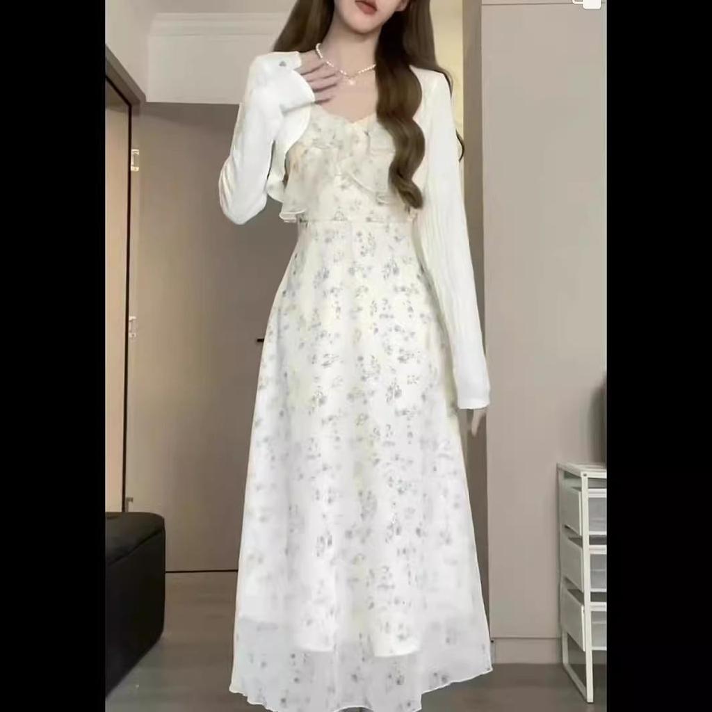 Elegant Floral Suspender Skirt: French Retro Slim V-Neck Dress, This Year's Trendy Sweet Women's Fashion