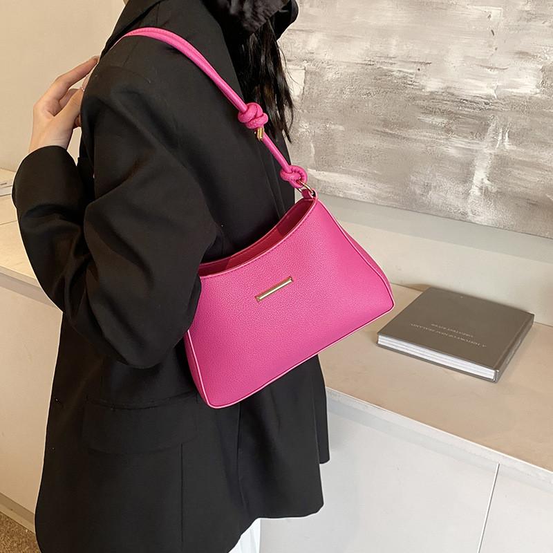 Elegant And Fashionable Crossbody Bag For Stylish Commuting In Versatile Colors