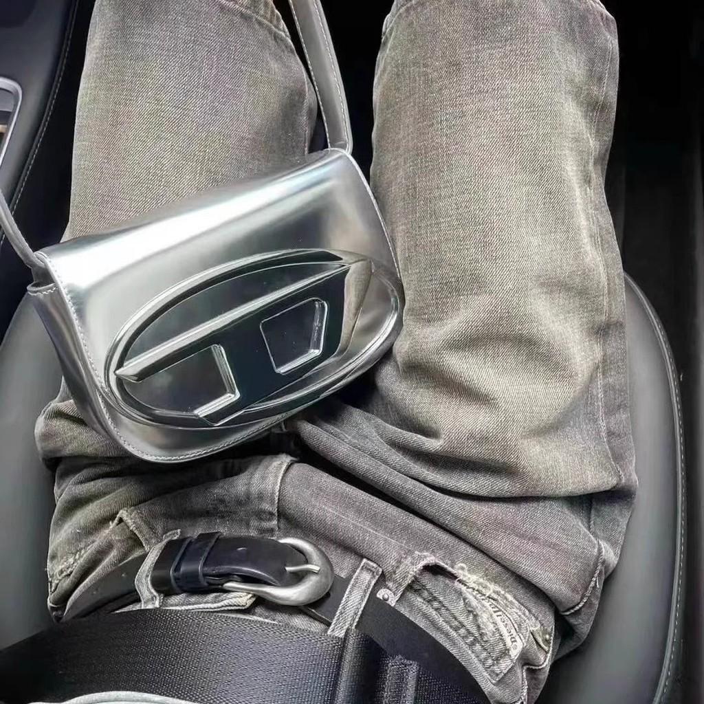 Stylish Silver Small Shoulder Bag For Women With Chic Unique Design And Versatile Appeal