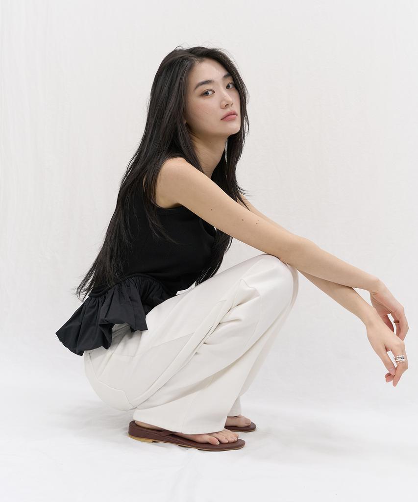Julliapepe Balloon Sleeveless Top (Black)