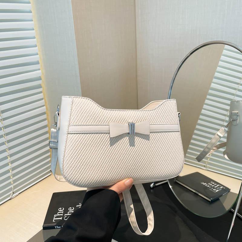 New Beautiful Bag New Trend Simple and Versatile Commuter Shoulder Messenger Bag Texture Underarm Women's Bag