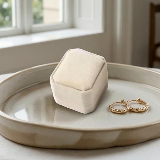 Ring Storage Box, Octagonal Design, with Soft Flannel Organizer, Shockproof Scratch-Proof Ring Box for Engagement Wedding Proposal