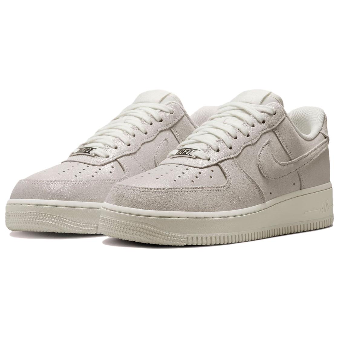 

Новые женские Nike Air Force 1 Low 07 Se Sail с блестящей замшей HQ3499-100 37.5