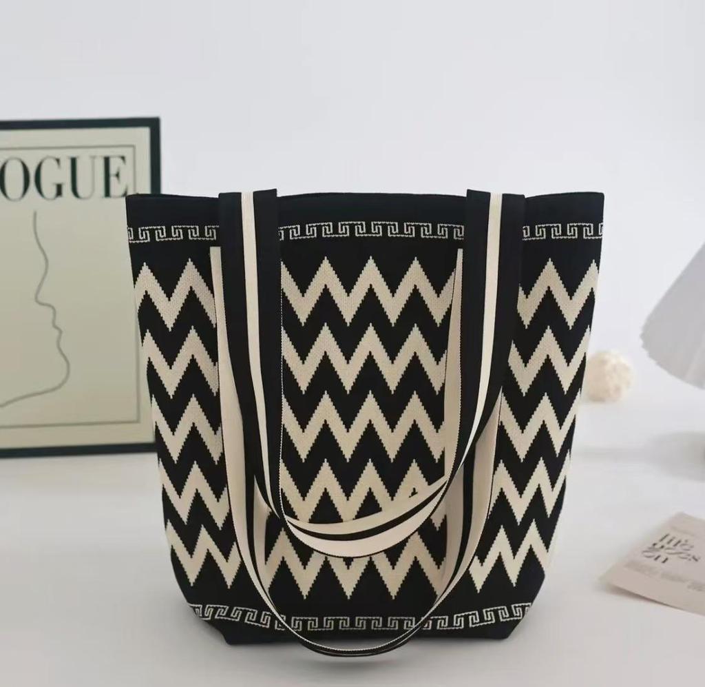 Women's Geometric Knit Shoulder Bag - Versatile, Large Capacity, Fashionable Commute Bucket Bag